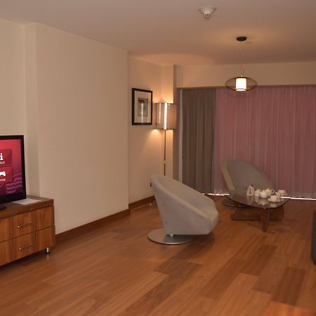 Crowne Plaza Istanbul Harbiye By Ihg Hotel Eksteriør billede A living room at the hotel