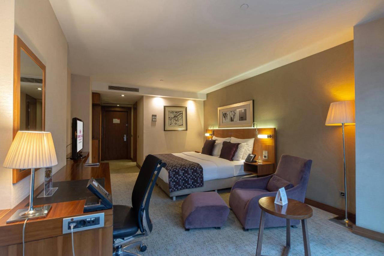 Crowne Plaza Istanbul Harbiye By Ihg Hotel Eksteriør billede A room at the Hilton London Heathrow