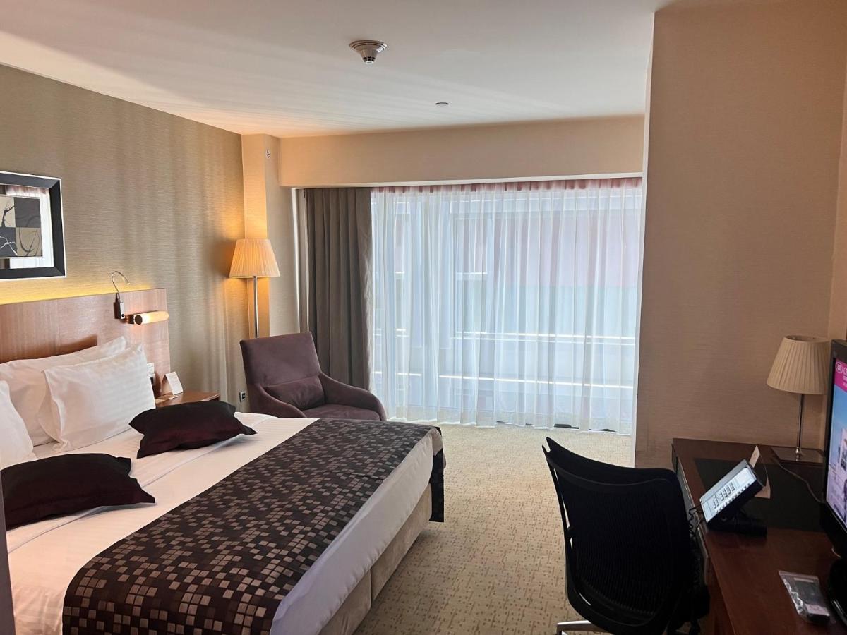 Crowne Plaza Istanbul Harbiye By Ihg Hotel Eksteriør billede A room at the hotel
