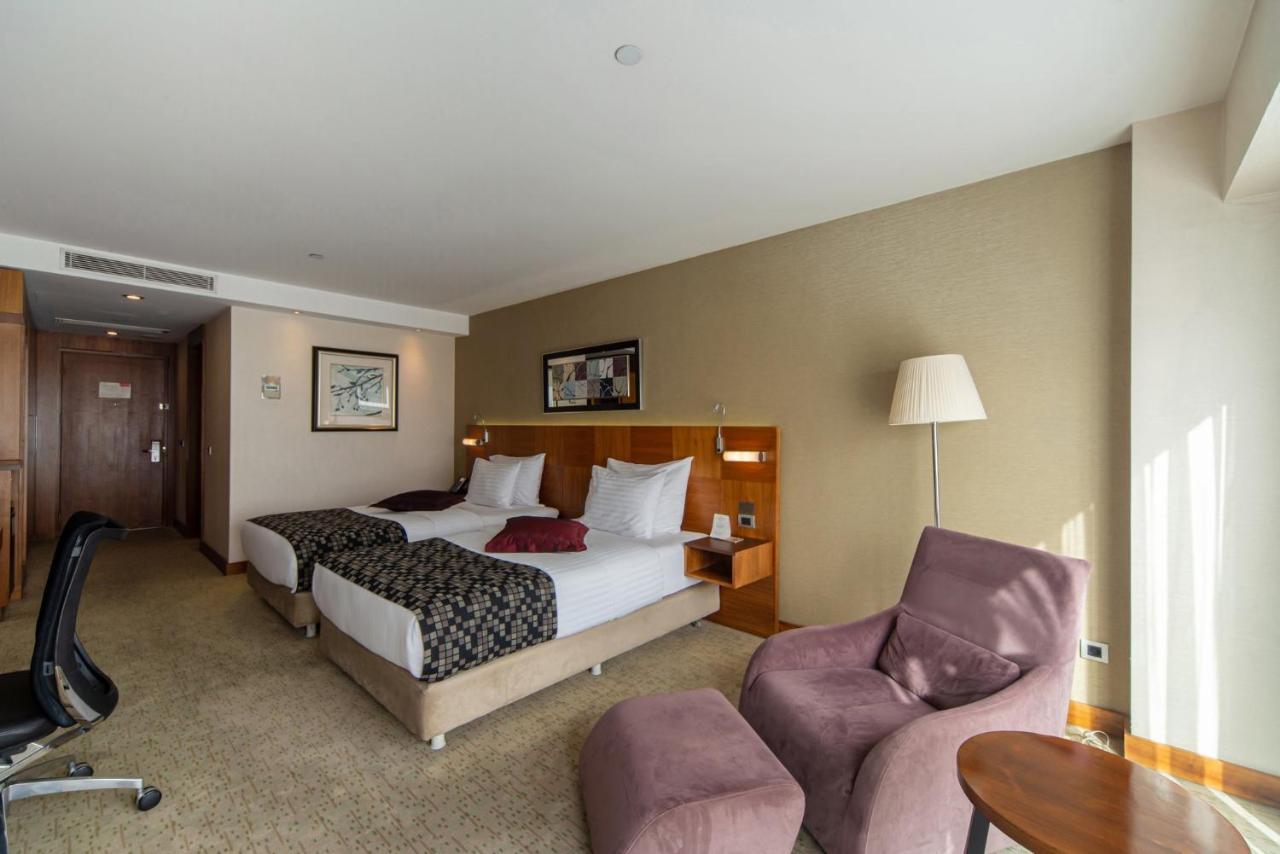 Crowne Plaza Istanbul Harbiye By Ihg Hotel Eksteriør billede A room at the hotel